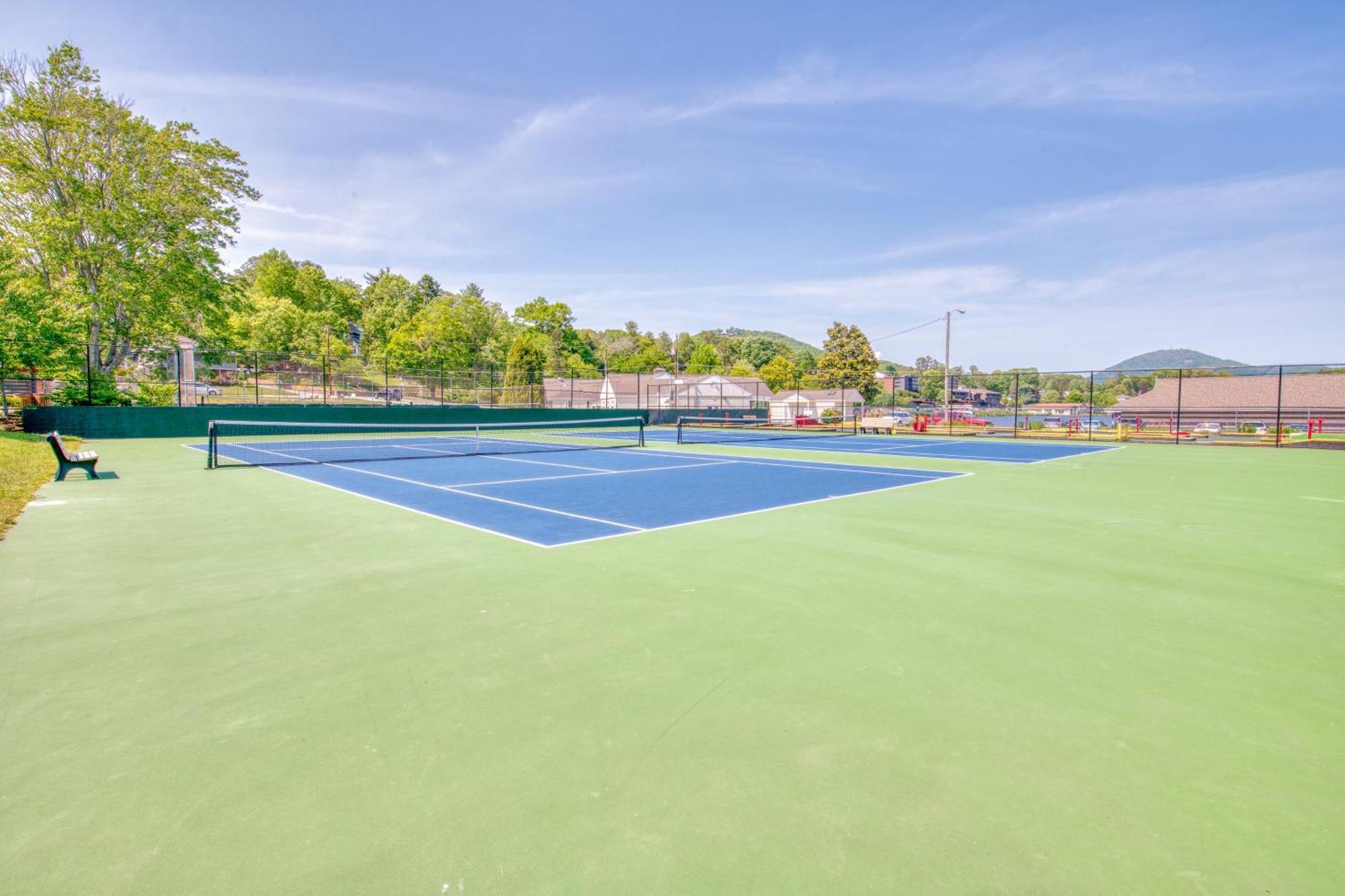 Campground Apts Lake Junaluska Bilik gambar