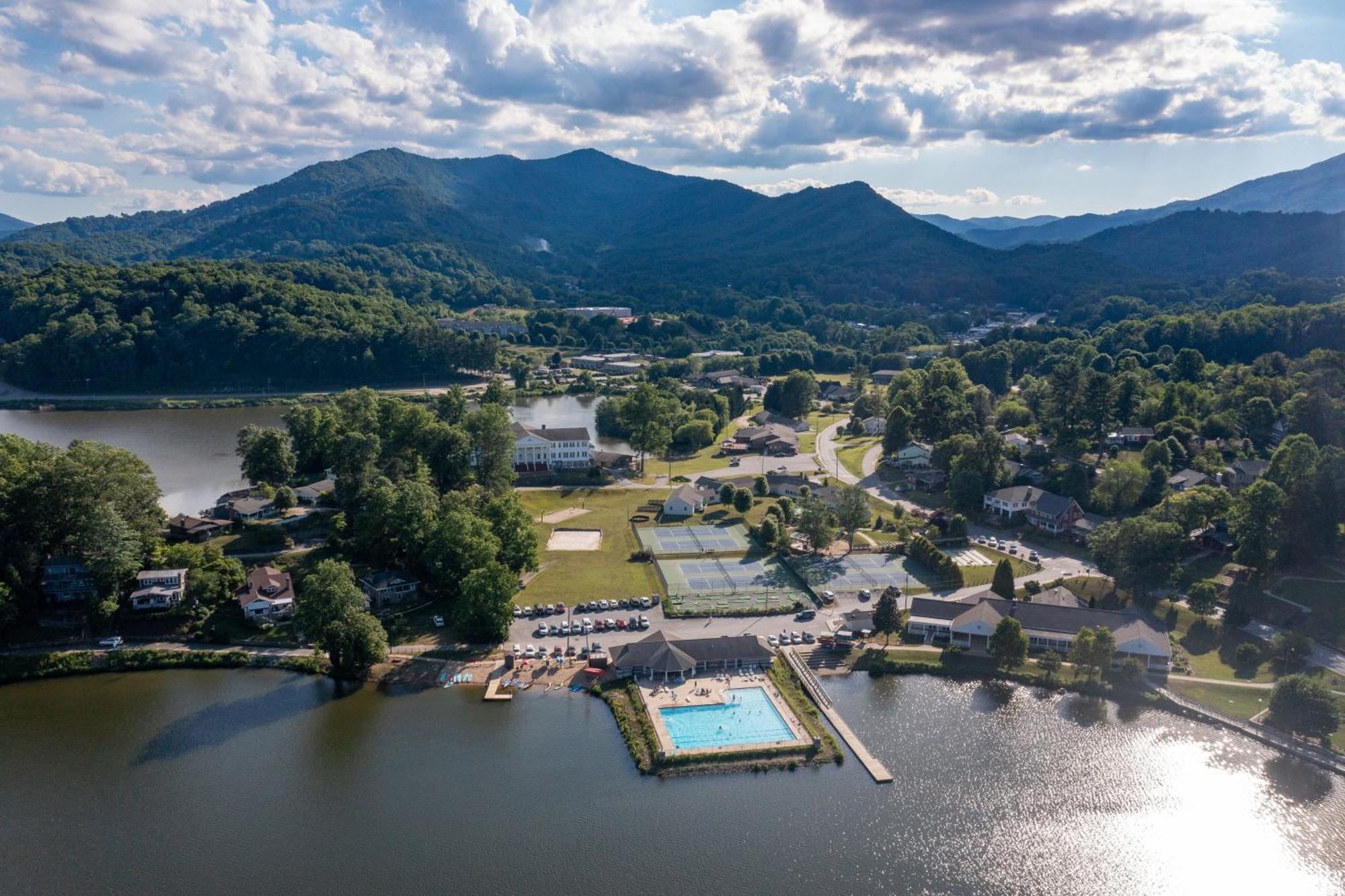 Campground Apts Lake Junaluska Bilik gambar