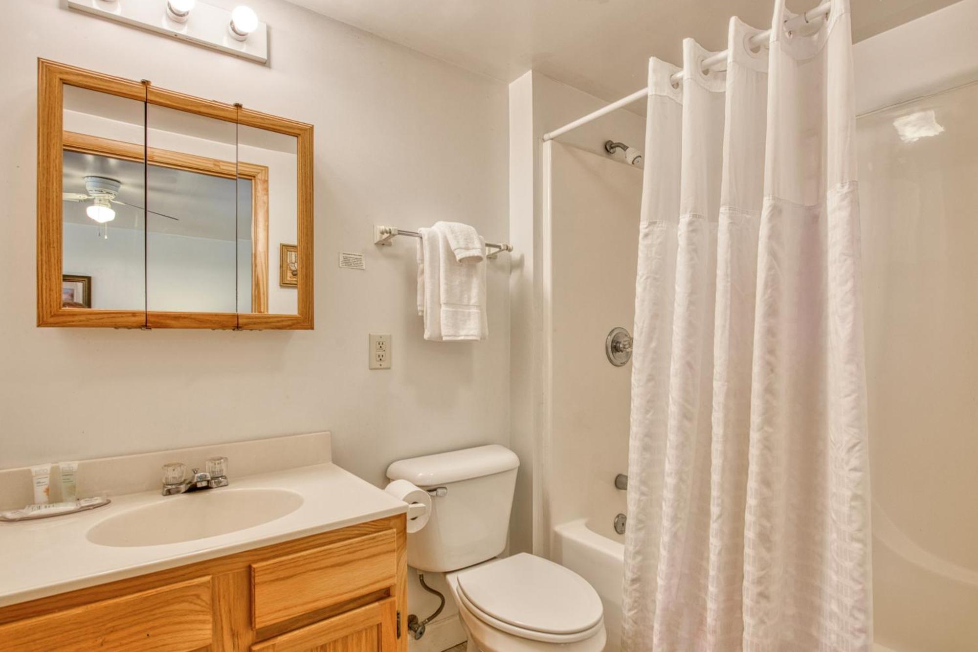 Campground Apts Lake Junaluska Bilik gambar