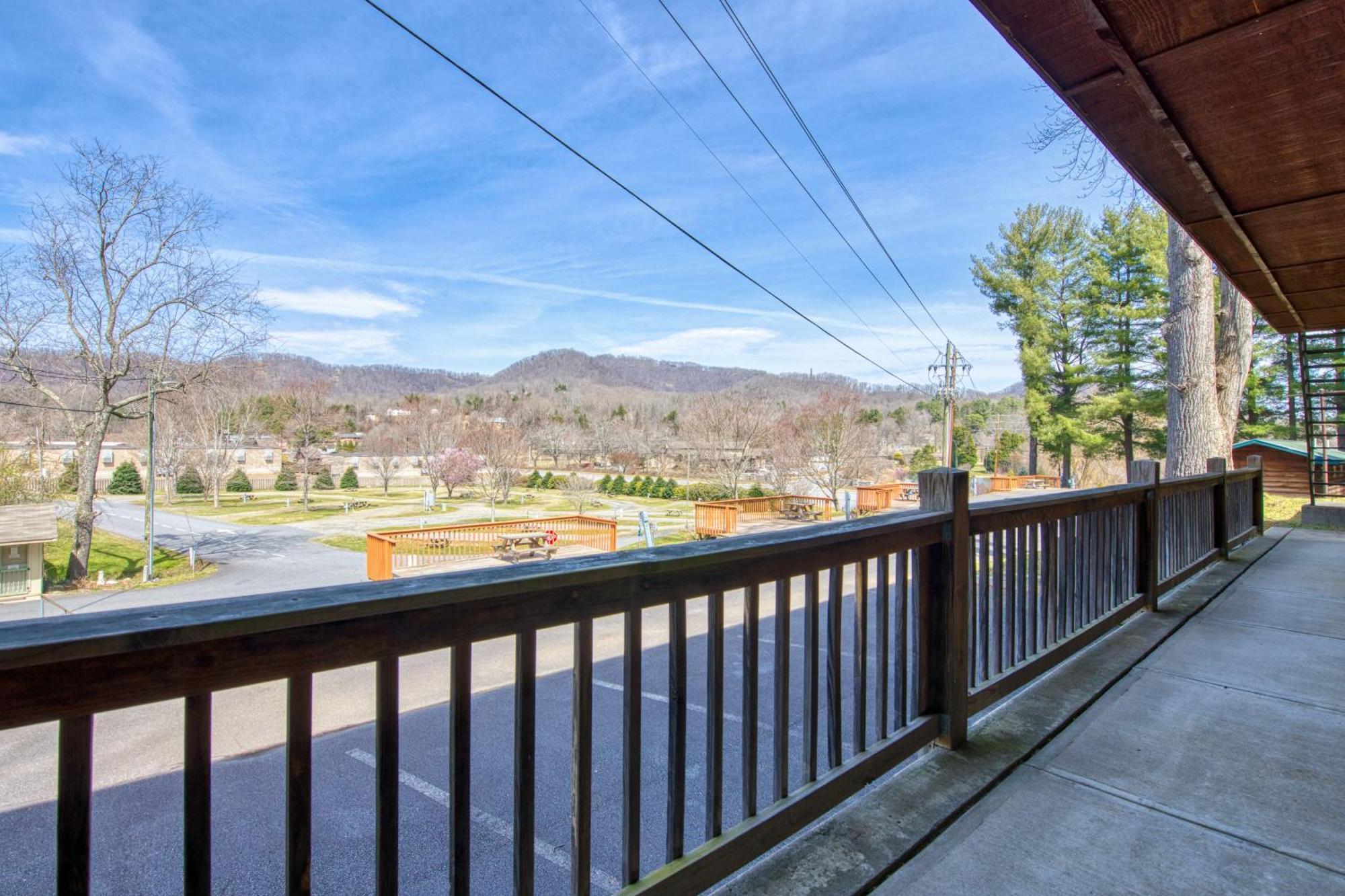 Campground Apts Lake Junaluska Bilik gambar