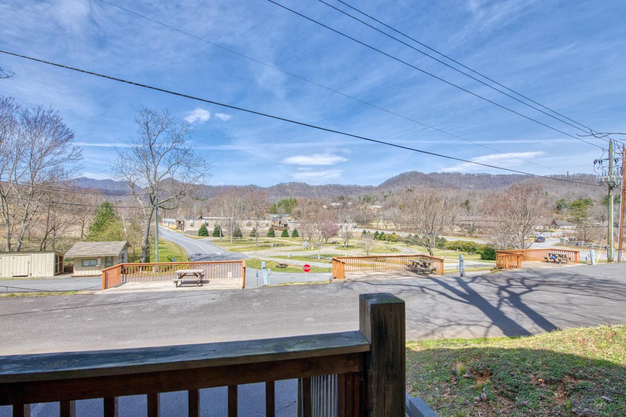 Campground Apts Lake Junaluska Bilik gambar