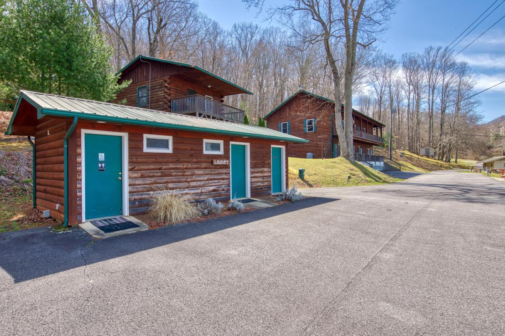 Campground Apts Lake Junaluska Bilik gambar