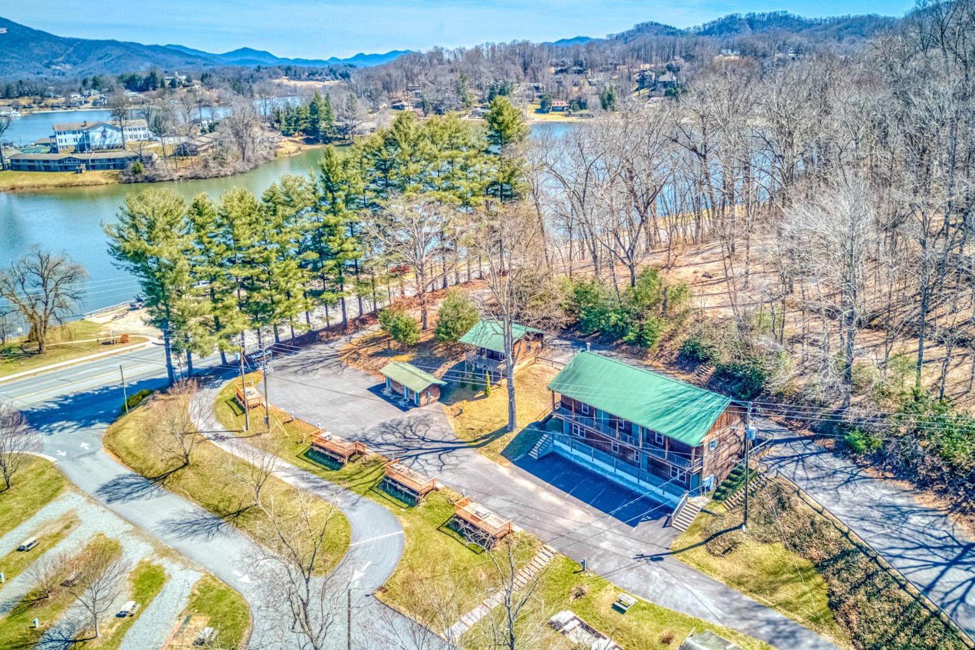 Campground Apts Lake Junaluska Bilik gambar
